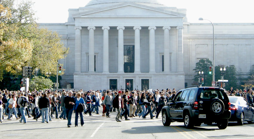 Attendants leaving the National Mall in front of the National Gallery of Art after the rally. Photo by Haoyan of America